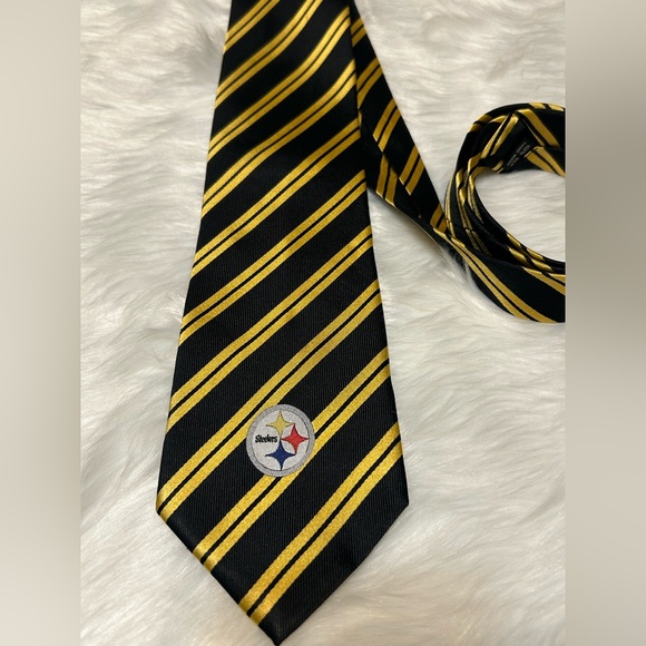 Steelers 100% Silk Hand Made Elegant Black and Gold Striped Tie - Picture 2 of 8
